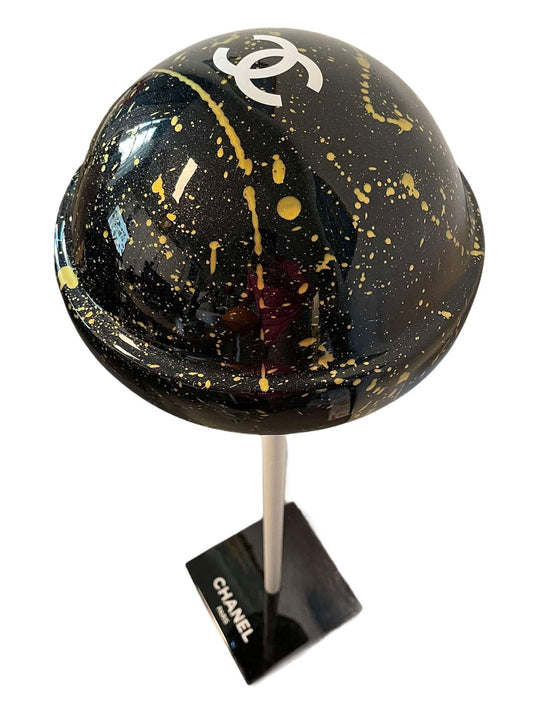 Chupa Chanel Black & Gold