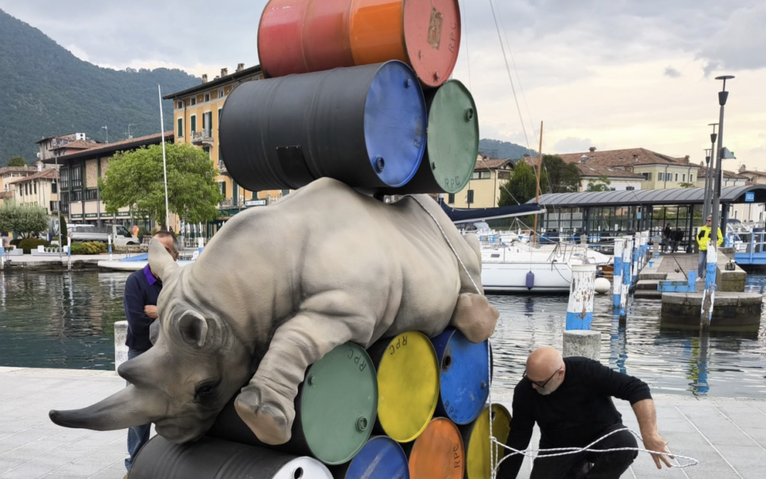Il Peso del Tempo Sospeso: L'arte di Stefano Bombardieri