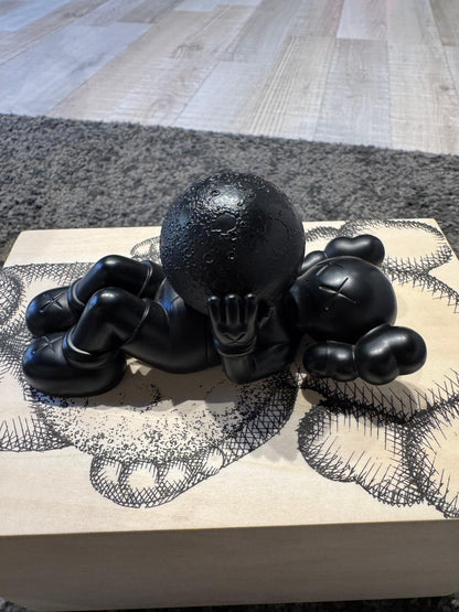 KAWS Night Glow (edizione in bronzo)