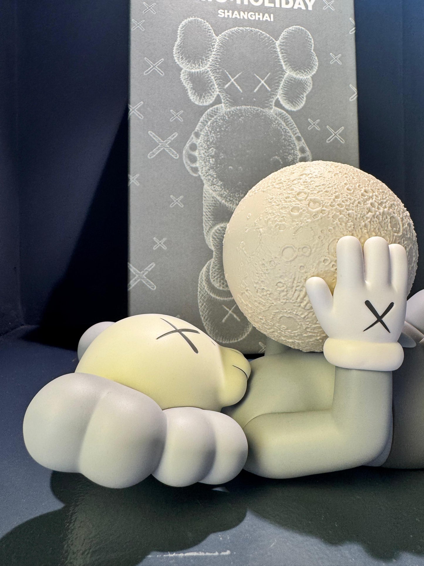 KAWS  HOLIDAY SHANGHAI